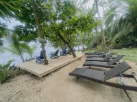 REEF HOUSE: Waterfront, Caribbean Paradise Jungle Cabin in Bastimentos w/ AC - 3-Star