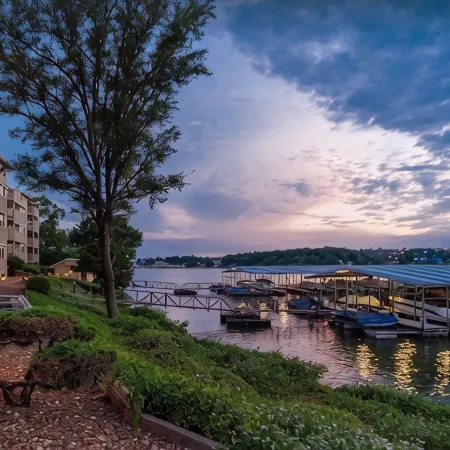 Freshly Remodeled Condo with amazing Grand Glaze View!