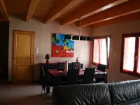 Typical Alsatian house in the heart of the vineyards and at the foot of the mountains Hotele w: Wintzenheim
