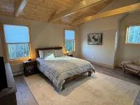 Gorgeous Mountainside Chalet in Jackson, NH Hotels in Jackson