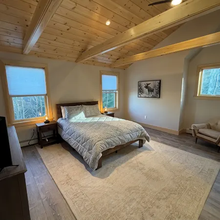 Gorgeous Mountainside Chalet in Jackson, NH