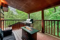 Epic Couples Retreat! Theatre! Waterfall! Jacuzzi! Firepits!