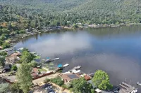 The Lake Cottage on Soda Bay-Pet Friendly, Private Deck, Dock & Kayaks - 4-Star