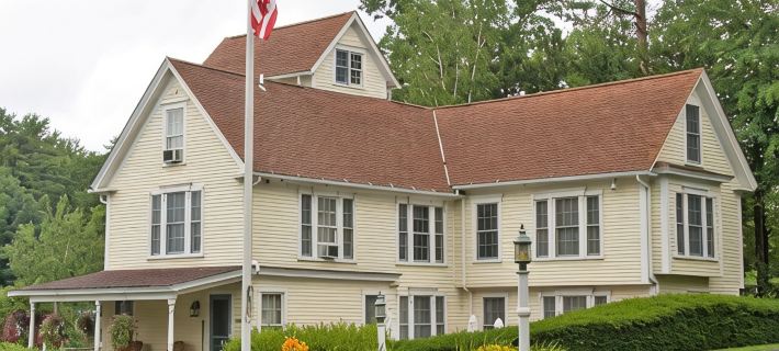 Waterfront Smith Cove Lake House includes dock Hotels in Gilford