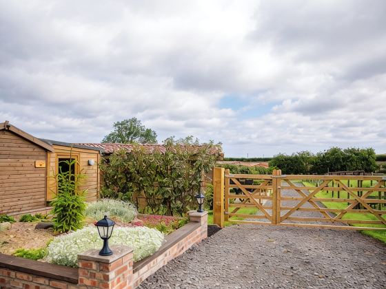 New Cosy Lodge - Self Contained In Rural Location