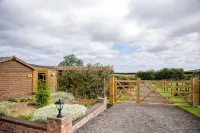 New Cosy Lodge - Self Contained In Rural Location - 4-Star