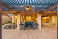 Tranquil Retreat at Ocotillo, 4Bd, 2.5BA, Huge Pool with Heater, and Pool Table.