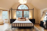 Hidden Forest Castle - Dome, Spa, Sauna, Views, Games, Movie Theater