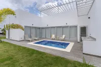 Elegant Beach Villa, Private Pool & Golf Course! - Villas