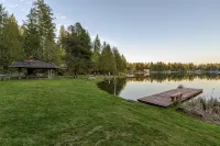 Lakefront Haven: Lakeland Village Golf! - 3-Star