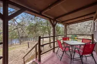 22 miles to Round Top, 3/2 w/ trailer parking, relaxing cozy cabin w/ lake, wifi - Hytter
