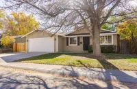 Spacious 3 bedrooms  house with WiFi, AC in Wonderful Carson City