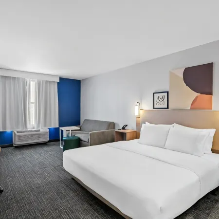 Spark by Hilton Shawnee