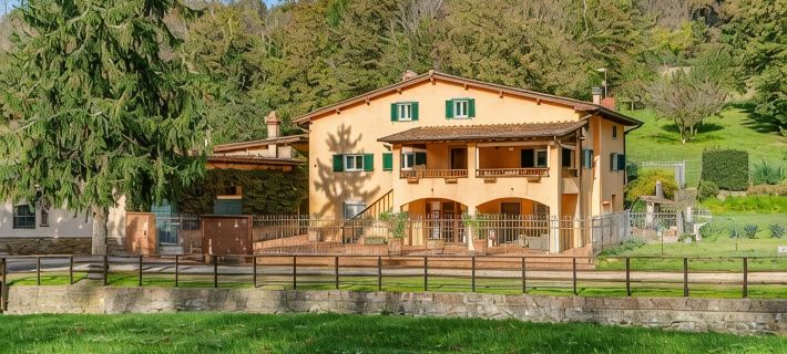 Villa with air conditioning, heated pool, sauna, garden, in the Chianti area Hotels in Reggello