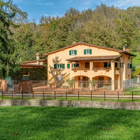 Villa with air conditioning, heated pool, sauna, garden, in the Chianti area
