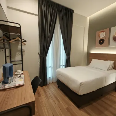 Karasky Hotel Hotels near Taman Juru