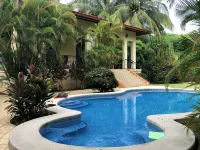 Beautiful Villa, Private Pool, Amazing Gardens! Walkable 5 Bedrooms - 游泳池