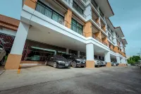 The Pannarai Hotel - parking