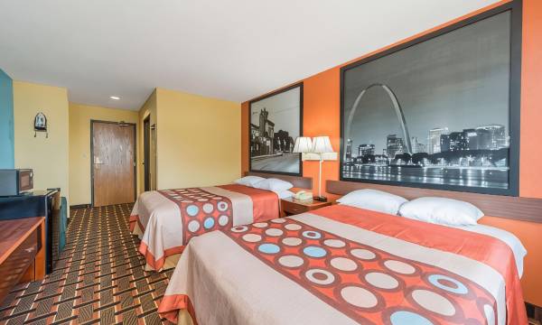 Super 8 by Wyndham Staunton