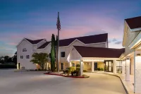 Elizabethan Inn