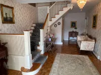 Large Victorian Home Overlooking the Atlantic Ocean and York Harbor Beach - Homestays