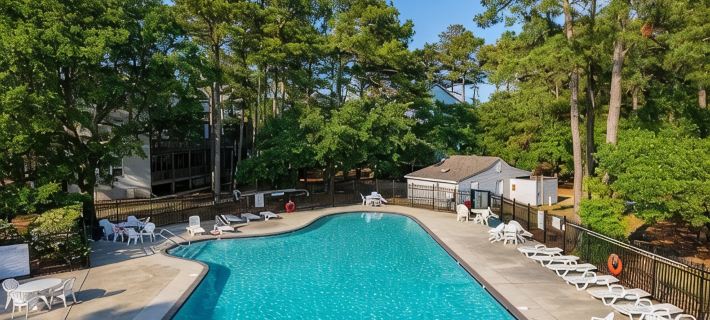 Soundside Sunset Inn - Sound Front Condo with Pool. Hotel di Kill Devil