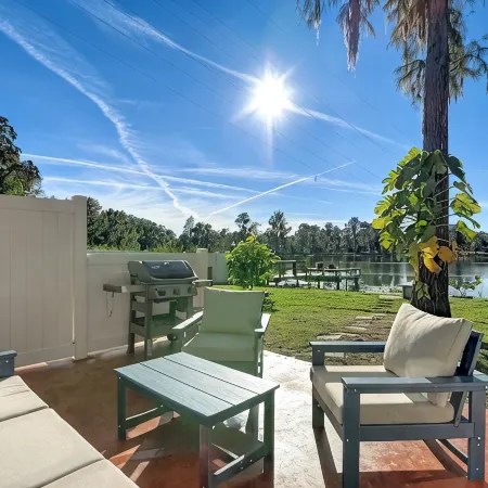 Luxurious Fishing Lake Paradise Close to Busch Garden/Moffitt Cancer Center/USF