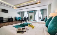 The Sunriver Boutique Hotel Hue - สระว่ายน้ำบนดาดฟ้า