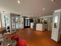 Roesli Guest House - Homestays