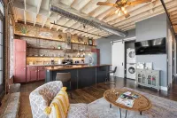 Downtown Loft Amazing Bath Tub & Shower #9