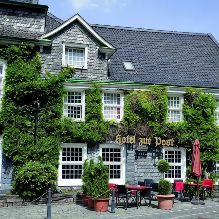 Hotel Gräfrather Hof Отели в г. Золинген