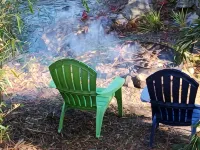 Cozy All Season Bungalow right on the Lake  wine and brewery trail. Hotels in Benton