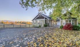 Enumclaw Estate, Scenic Views! Sleeps12,HotTub,Sauna, 1hr Frm Rainier & Crystal