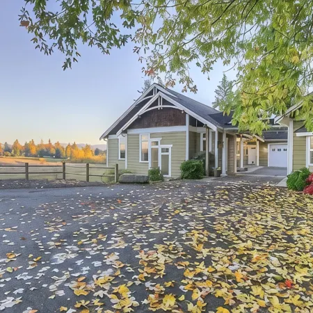 Enumclaw Estate, Scenic Views! Sleeps12,HotTub,Sauna, 1hr Frm Rainier & Crystal