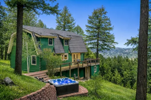 Views, Hot Tub, Skee-ball, Pool Table, Disc-golf, Trail Access on Property! - 4-Star