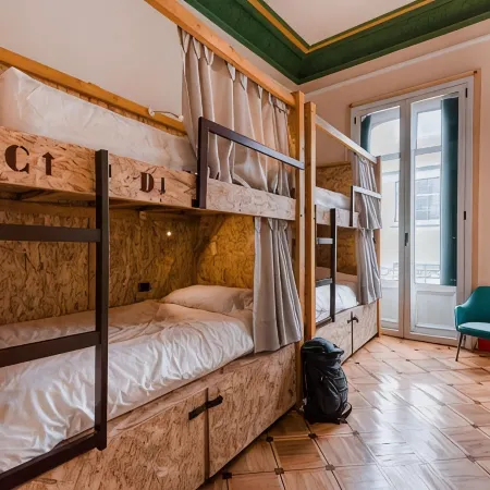 Hostal R10