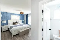 Coastal Spring Retreat• 5 Min to Beach • Dog Friendly • Gas Firepit • Coffee Bar - Beach