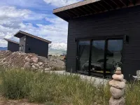 Modern Cabin 1 with AC in charming Paradise Valley with stunning views Hotels in Pray