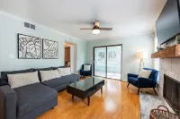 Pet-friendly, freshly renovated, 2 bd/2.5 bath townhome in Decatur! - 4-Star