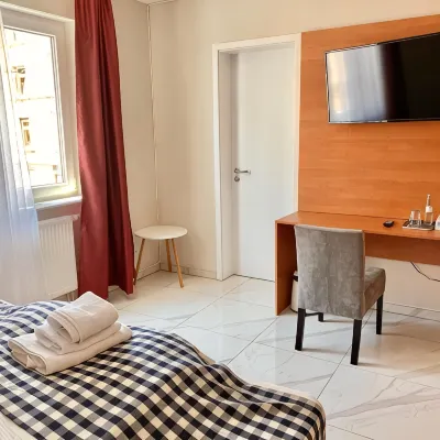 Hotel Emiliana am Bahnhof Hotels near روديلايم