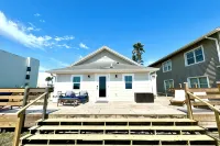 Sun & Fun @ Can't Be Beat Beachfront Location!