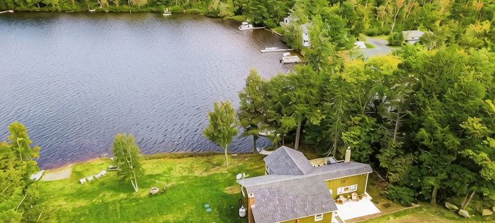 Quaint lakefront; firepit, boat, kayaks, paddleboard, grill, laundry, hammock Hotels in Sullivan County