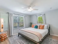 Home w/Heated Pool 10 Mins to Clearwater Beach! Hotele w: Largo