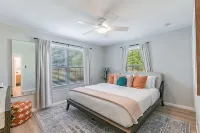 Home w/Heated Pool 10 Mins to Clearwater Beach!