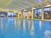Holiday Inn Toronto International Airport by IHG - Pools