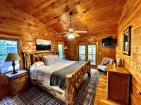 Close to Downtown • Luxury Cabin • Hot Tub • GeoDome and More! - 3 stjerner