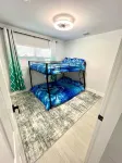 The Blue River House. 3-bedroom Pool house in peaceful Fort Myers with AC, WiFi - Homestays