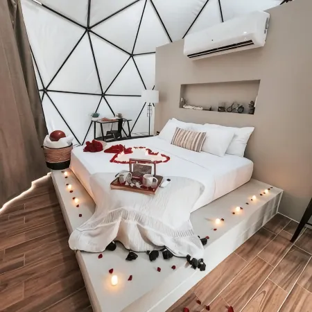 Unique Dome with hot tub, bbq, jacuzzi, near beach