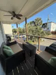 Best Coastal Escape: 2Br/1.5 BA w/Additional Outdoor Shower, 2-Min Walk to Beach