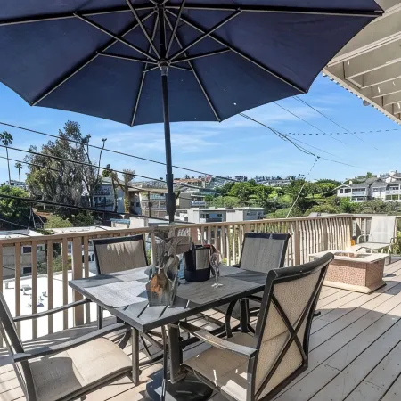 Lantern District Condo. Huge Private View Deck. All on One Level. Walk to Harbor
